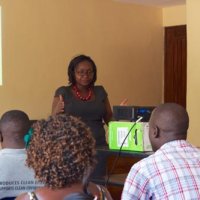 talking-to-urn-staff-at-the-training-1